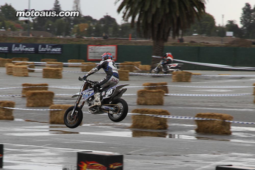 never-rains-in-southern-supermoto