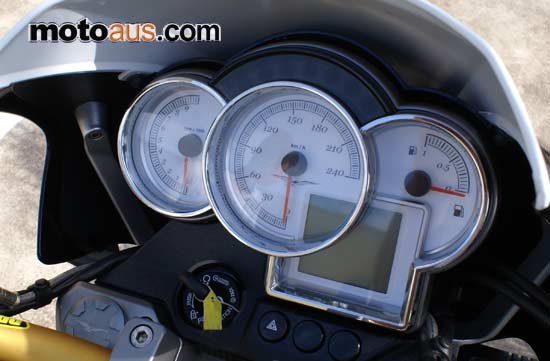 Moto Guzzi 1200 Sport Dash