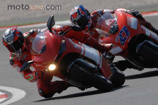 casey stoner ducati desmosedici 