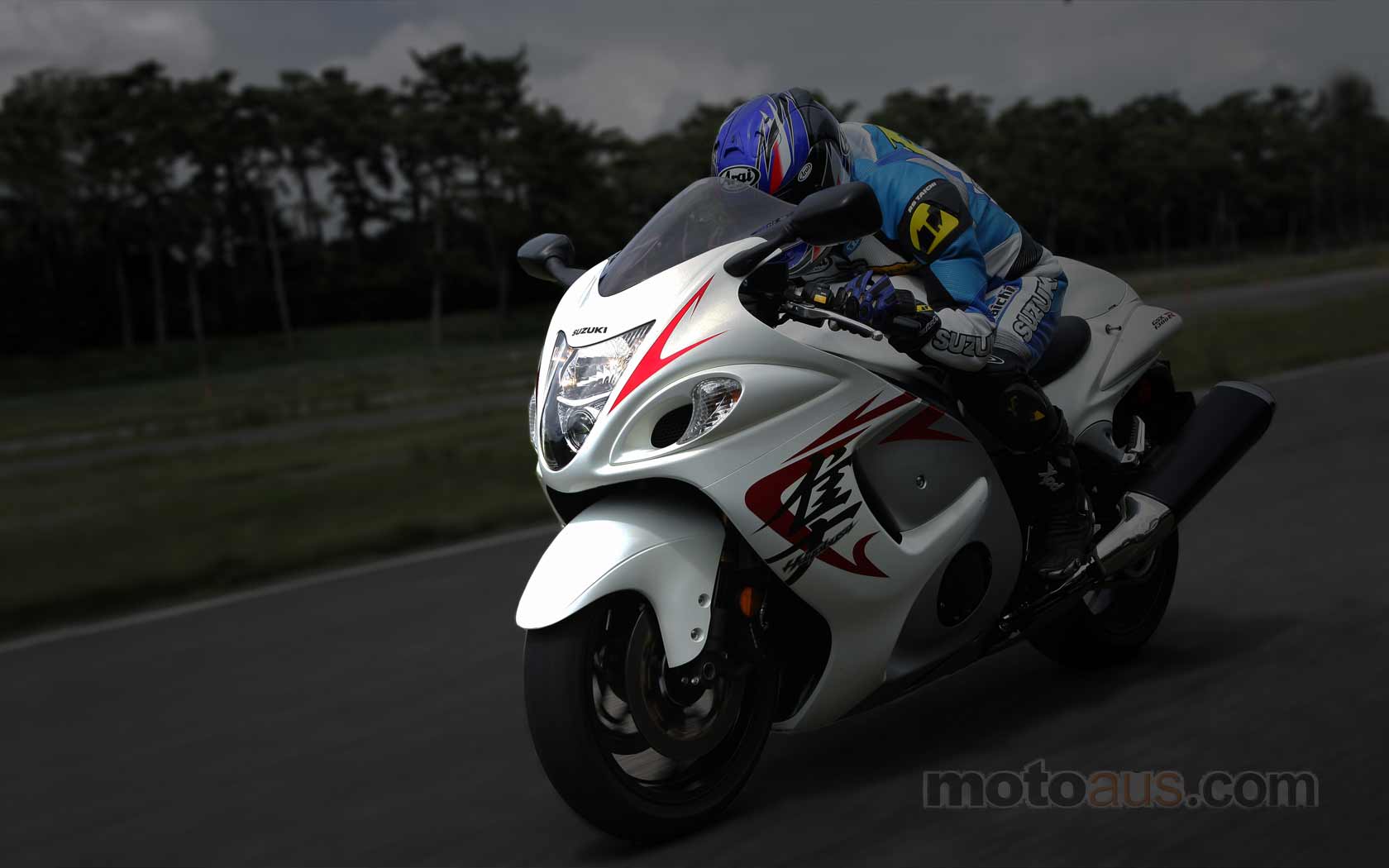 White hayabusa 2008 1680 x 1050
