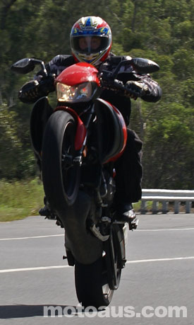 buell-1125-wheelie