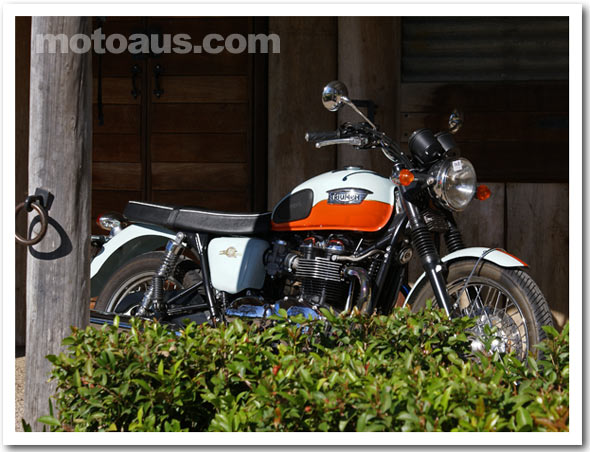 triumph-bonneville-50
