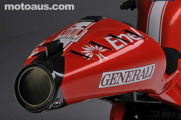 ducati-desmosedici-gp10-tail-m