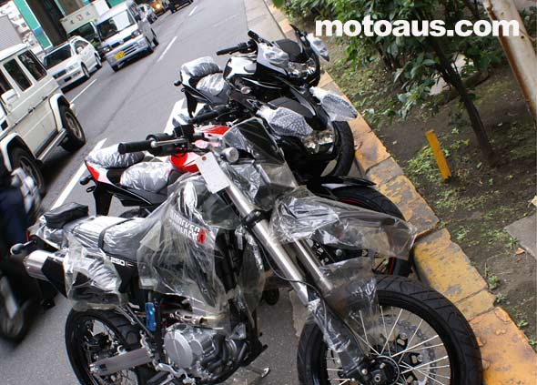 newbikes-in-street-japan