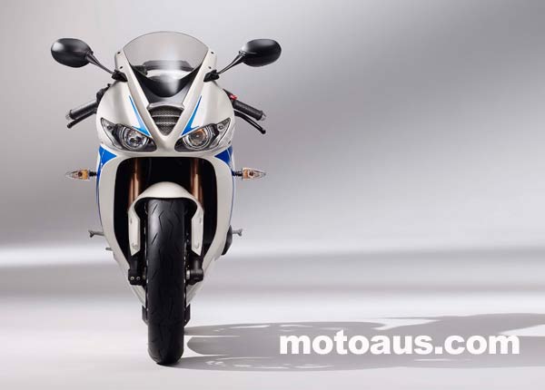 2010-675-le-daytona-triumph