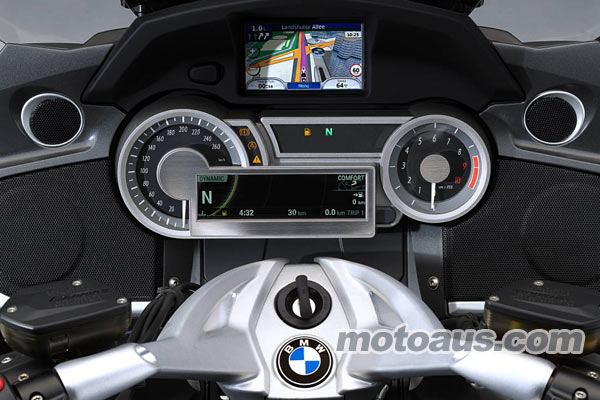 2011-BMW-K1600-dash