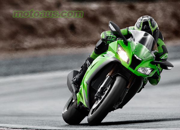 2011-zx-10-r-action