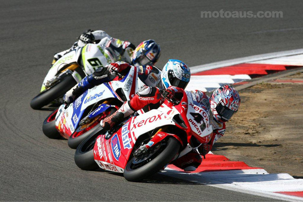 Nori-Haga-leads-Nurburgring