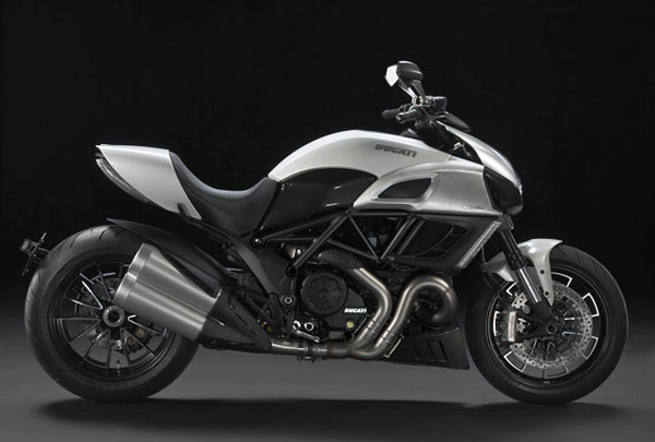 Ducati Diavel Pictures Details and Video – Motoaus.com