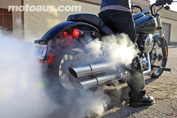 harley-blackline-burnout