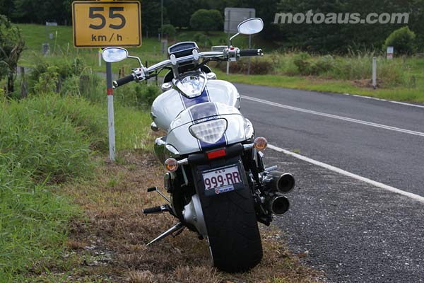 suzuki-m109r-rear-road