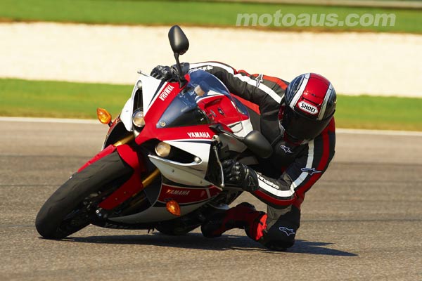 2012-yamaha-r1-red-white