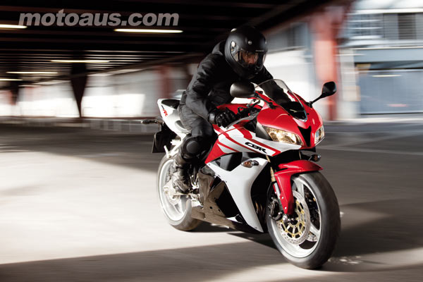 2013-cbr600rr-road